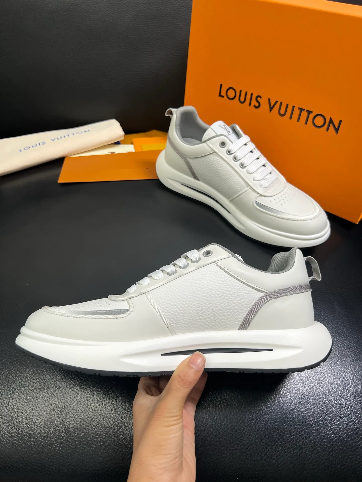 Men's shoes💰800 Lv 🔍Top purchasing agent🇮🇹 Louis Vuitton, the sports sneaker counter is synchronized, the uppers are imported from Italy, high-quality splicing colorful and complex crafts, the imported mesh padding is soft and comfortable, soles: original soles specially provided by the original factory, T men's men's shoes 💰U exclusive movable molded soles are super comfortable, original factory and single goods, 🔍🔍high quality, you can enter and exit the counter at will, welcome to compare, code number 38-44 (customized 45) 85871